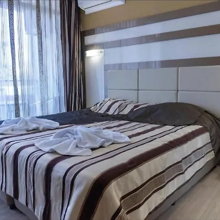 Gallery Deluxe Apartment